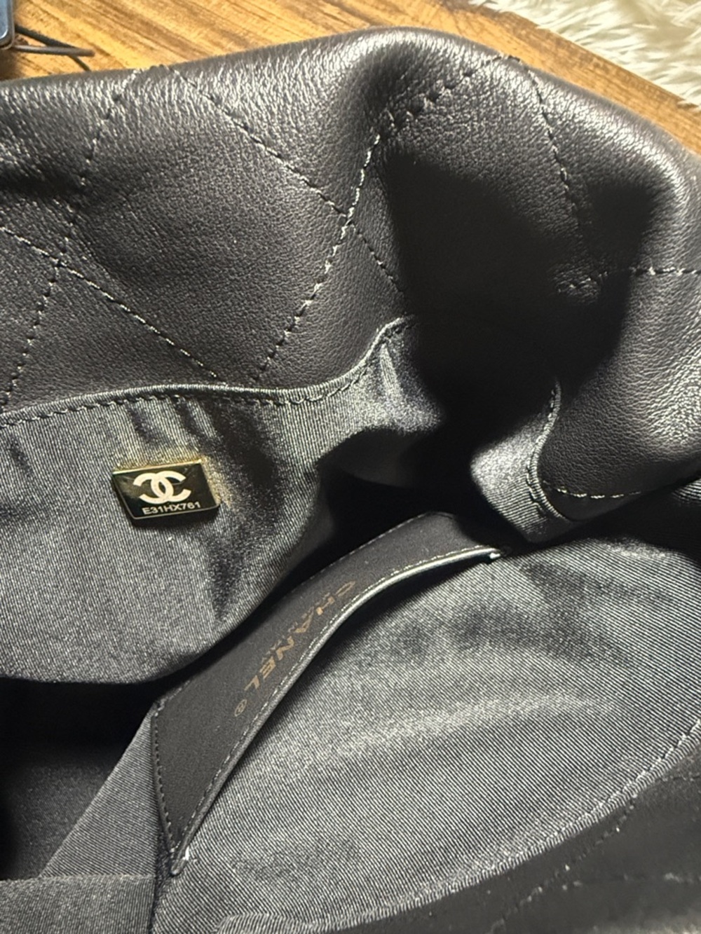 CHANEL Black Quilted Leather Shoulder Bag with Gold Chain Detail - Picture 8 of 11